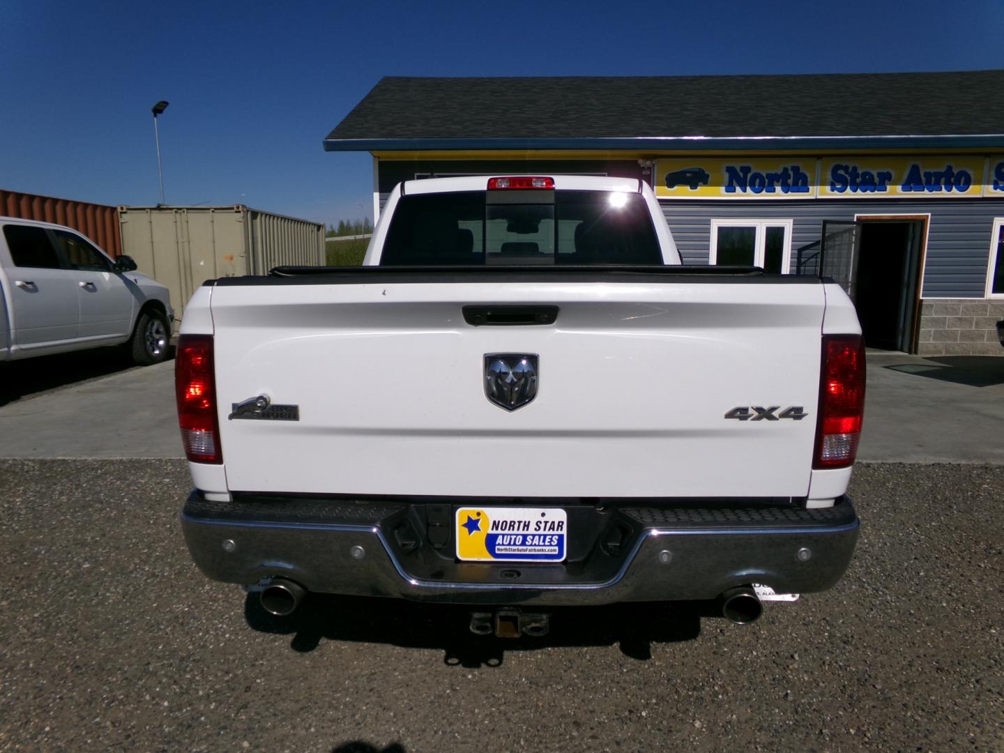 2017 Dodge 1500 Big Horn Crew Cab LWB 4WD (1C6RR7TT0HS) with an 5.7L V8 OHV 16V engine, 6-Speed Automatic transmission, located at 2630 Philips Field Rd., Fairbanks, AK, 99709, (907) 458-0593, 64.848068, -147.780609 - Photo#3